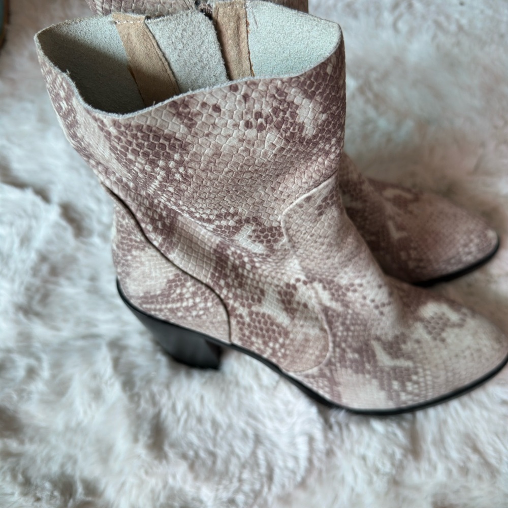 Dolce Vita Tan Heeled Boots with Stacked Heel